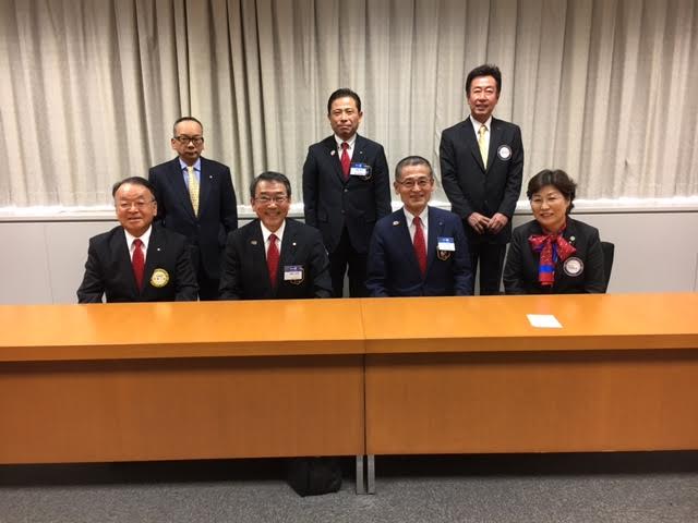 ガバナー公式訪問　安城RC　懇談会集合.jpg