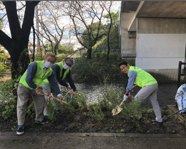 五条川堤にミヤギノハギを植樹