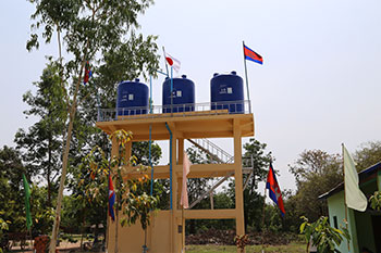 第１回「ワールドフード＋ふれ愛フェスタ」（ＷＦＦ）の収益金でカンボジア・シェムリアップ州のポイスマッチ村に簡易水道を建設：簡易水道給水タンク